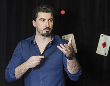 CaixaForum Madrid se llena de ilusionismo y misterio en la Noche de magia