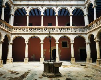 Finalitzen les obres de restauració dels Reials Col·legis i s’inicien les de la Catedral, a Tortosa