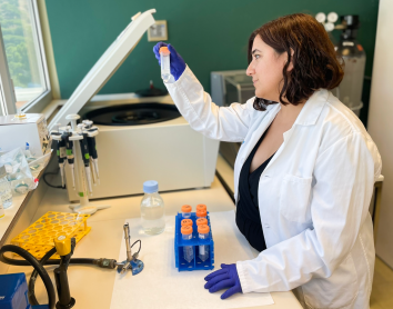 Maria Salgado, investigadora senior en IrsiCaixa y coordinadora de IciStem.