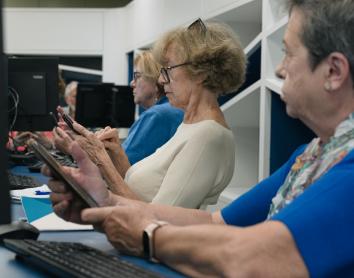 Competències Digitals +60: quan la tecnologia impulsa l’autonomia