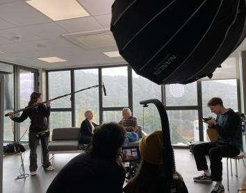 CaixaForum+ i IrsiCaixa presenten RED, un documental que teixeix connexions entre la ciència, la memòria i el futur del VIH