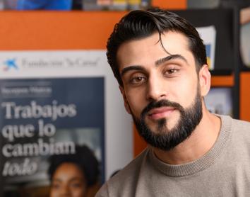 Rufo Santiago, usuario del programa Incorpora de la Fundación ”la Caixa” y responsable de una tienda de ropa en Cartagena.