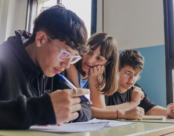 Los hogares con mayor renta gastan un 18 % más en clases particulares en España