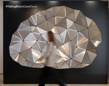 CaixaForum Lleida descobreix els secrets del llenguatge a l’exposició Talking Brains. Programats per parlar