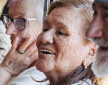 Crear vínculos, ganar bienestar: más de 190.000 personas mayores participan en talleres saludables en Cataluña