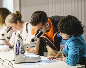 CosmoCaixa hongos lupa