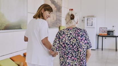 Psychosocial care teams (EAPS), composed of different professionals, including psychologists, who work with patients with advanced diseases and their families.