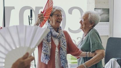 Gracias a las actividades del programa Siempre Acompañados las personas mayores se mantienen activas y hacen amistades.