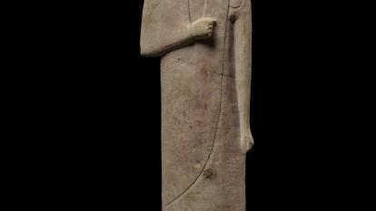 Estatua en piedra caliza de un hombre devoto, 600-550 a. de C., santuario de Apolo, Frangissa. 1910,0620.14.