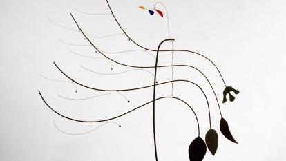 Alexander Calder, Four Leaves and Three Petals [Cuatro hojas y tres pétalos], 1939. Centre Pompidou, Paris Musée national d’art moderne – Centre de Création Industrielle © Centre Pompidou, MNAM-CCI/Georges Meguerditchian/Dist. RMN-GP.