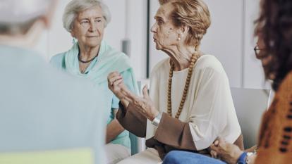 Gracias a las actividades del programa Siempre Acompañados las personas mayores se mantienen activas y hacen amistades.