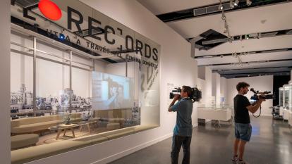 Entrada general de l'exposició «[Rec]ords. La vida a través del cinema doméstico» a CaixaForum València.