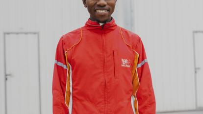 Mamadou, que llevaba menos de un año en Torrent cuando la gota fría anegó el municipio, trabaja en las tareas de reconstrucción del territorio gracias a la Fundación Nova Feina, entidad que forma parte del programa Incorpora.