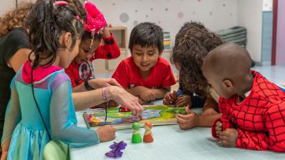 Niños beneficiarios del programa CaixaProinfancia disfrutando de los Espacios de Crecimiento para niños de 3 a 6 años.