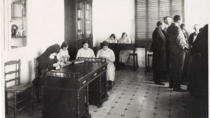 Visita efectuada per la Comisión permanente de la Caja de Ahorros Provincial de Guipúzcoa a l'Empar de Santa Llúcia (22 de març 1928).