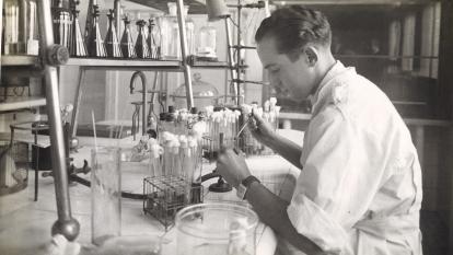 Obra Antituberculosa de ”la Caixa”. Laboratoris dels Dispensaris Blancs de l'Institut Antituberculós Francesc Moragas, al Passeig de Sant Joan, 20 (novembre 1944).