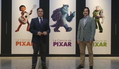 Moisés Roiz, director de CaixaForum Sevilla, y Javier Hidalgo, responsable de exposiciones de Ciencia de la Fundación "la Caixa", en el photocall de La ciencia de Pixar.