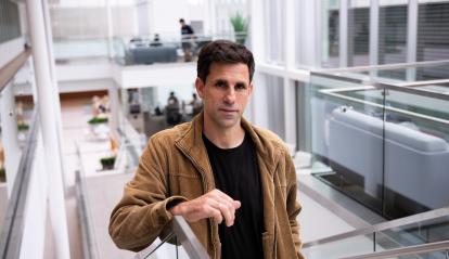 César de la Fuente, becado de la Fundación ”la Caixa” y profesor catedrático en la Universidad de Pensilvania donde lidera el laboratorio Machine Biology Group.
