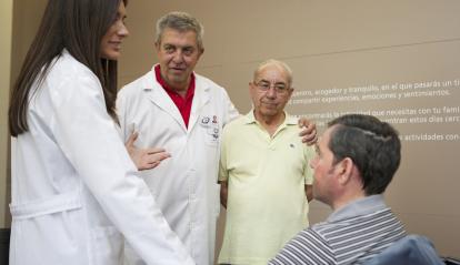 Pacientes, familiares y profesionales del programa para la Atención Integral de Personas con Enfermedades Avanzadas de la Fundación "la Caixa".