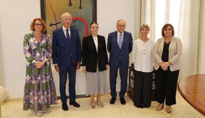 Marta Llompart, delegada de la Fundación ”la Caixa” en Mallorca y Menora; José Francisco Conrado, presidente del Consejo Asesor de Baleares de CaixaBank; Margalida Prohens, presidenta del Govern de les Illes Balears; Isidro Fainé, presidente de la Fundación ”la Caixa”; Cristina Antich; delegada de la Fundación ”la Caixa” en Mallorca, Ibiza y Formentera; y Antònia Maria Estarellas, consellera de Presidència i Administracions Públiques.