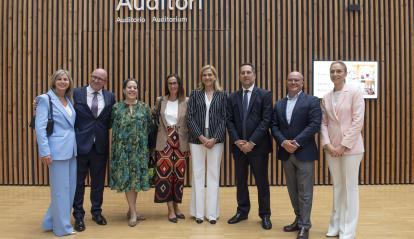 Foto de familia del acto de conmemoración de la Alianza para la Vacunación Infantil.