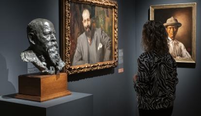 Visitor at the exhibition "XIX Century. The Century of the Portrait. Collections of the Museo del Prado. From the Enlightenment to Modernity."