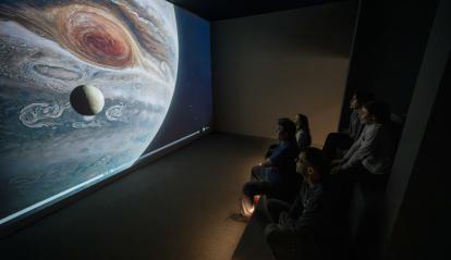 El epílogo de la exposición es un vídeo de gran formato con imágenes de la NASA y la ESA en sus diferentes misiones.