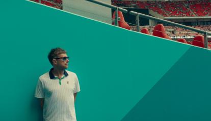 Damon Albarn en el estadio de Wembley, fotograma del documental Blur to the end.