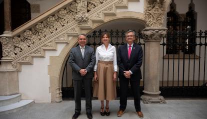 De izquierda a derecha: Gustavo Merino, Mònica Badía y Rodolfo Lacy durante la presentación del informe en el Palau Macaya de la Fundación "la Caixa".