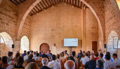 La directora de CaixaForum Tarragona, Glòria Olivé, a la inauguració de la resturació del Reial Monestir de Santes Creus