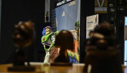 La exposición recorre el proceso de creación de los personajes más emblemáticos de Pixar, desde el modelado hasta el renderizado.