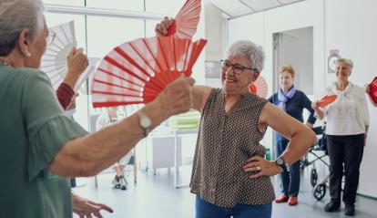 Gent gran participant en les activitats impulsades per la Fundació "la Caixa".
