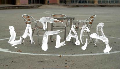 Imatge de la sèrie "La Plaça", impulsada pel Teatre Lliure i CaixaForum+.