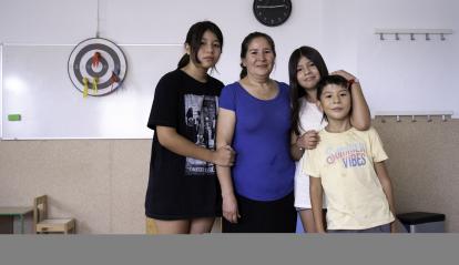 Elisabeth Ayala con tres de sus cuatro hijos, Nayeli, Sofía y Jerome.