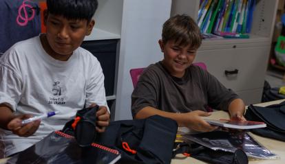 Amb motiu de la tornada a l'escola, el programa també inclou el lliurament de kits de material escolar adaptats a les diferents etapes educatives amb l'objectiu d'alleujar la despesa familiar.