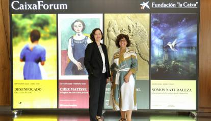 La directora del Área de Exposiciones, Colección y CaixaForum+ de la Fundación ”la Caixa”, Isabel Salgado, y la directora de CaixaForum Madrid, Isabel Fuentes.