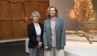 D'esquerra a dreta. La gestora de planificació i continguts de CaixaForum Palma, Noemí Vallespir, i la comissària de l’exposició i conservadora del Centre Pompidou, Angela Lampe.