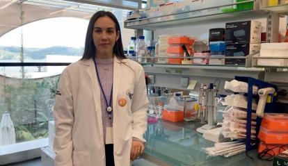 María Martínez López, bioquímica, investigadora en neuroinmunología y líder de grupo júnior en el CaixaResearch Institute.