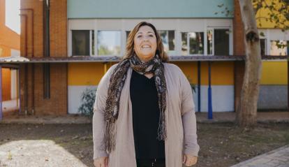 Inma, madre beneficiaria del programa CaixaProinfancia de la Fundación ”la Caixa” a través de Save The Children.