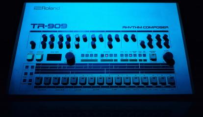 Imagen del documental «God Said Give 'Em Drum Machines», en la sede online del festival In-Edit