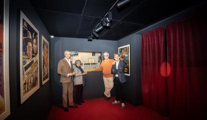 De izquierda a derecha: el director de CaixaForum Zaragoza, Ricardo Alfós; la comisaria de la exposición, Sol Carnicero, el asesor de contenidos y director de los audiovisuales de la muestra, José Luis García-Berlanga, y el comisario de la exposición, Bernardo Sánchez Salas.