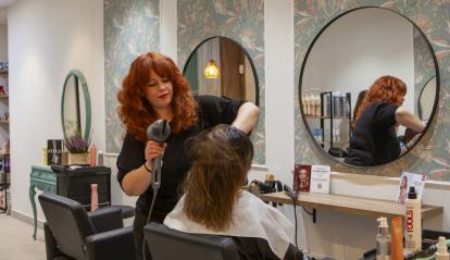 En Cataluña, de las 12.241 contrataciones impulsadas, 6.467 correspondieron a mujeres.    