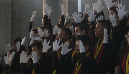 Imagen del documental «El canto de las manos».