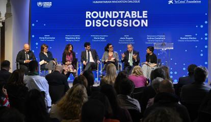 De izquierda a derecha: el director de Innovación de ACNUR/UNHCR, Hovig Etyemezian; la directora de la Fundación ProFuturo, Magdalena Brier; la directora de la Fundación FC Barcelona, Marta Segú; el subdirector de Acción Humanitaria de AECID, Jesús Rogado; la directora general de Cooperación de la Generalitat de Catalunya, Andrea Costafreda; y el director de Políticas Sociales de UNESCO, Gustavo Merino.