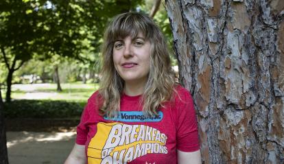 Imagen de la escritora Laura Fernández.