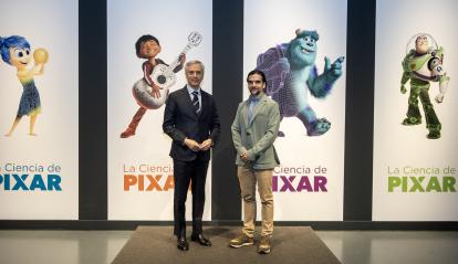 Ricardo Alfós, director de CaixaForum Zaragoza, y Javier Hidalgo, responsable de exposiciones y actividades de ciencia de la Fundación "la Caixa".