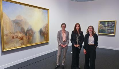 D'esquerra a dreta: Claire Bernardi, directora del Musée de l'Orangerie i comissària de l'exposició; Mireia Domingo, directora de CaixaForum Barcelona; Emilia Philippot, cap del departament científic i de col·leccions del Musée Rodin i també comissària de l'exposició.