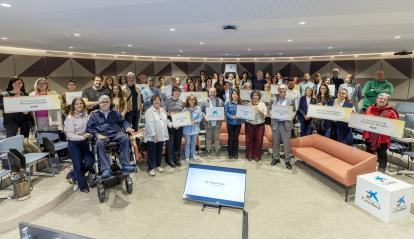 Foto de familia durante el Acto de resolución de la Convocatoria de Proyectos Sociales de Navarra 2025.