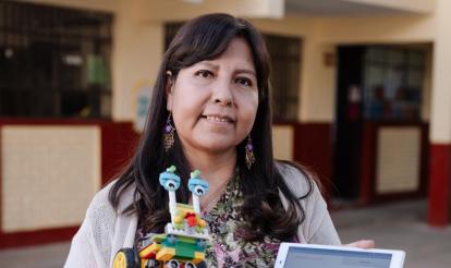 María Teresa Cornejo, docent al Perú. 