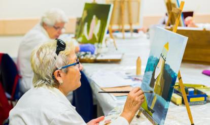 Taller de pintura del programa de Gent Gran de la Fundació ”la Caixa”. 